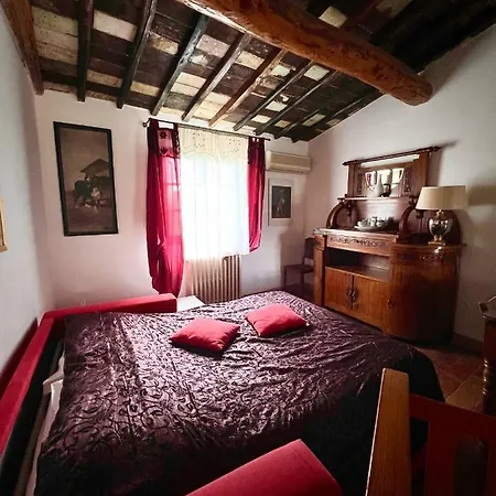 One Bedroom With View Shared Pool And Enclosed Garden At Apartamento