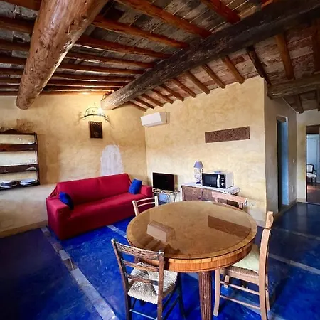 One Bedroom With View Shared Pool And Enclosed Garden At Apartamento
